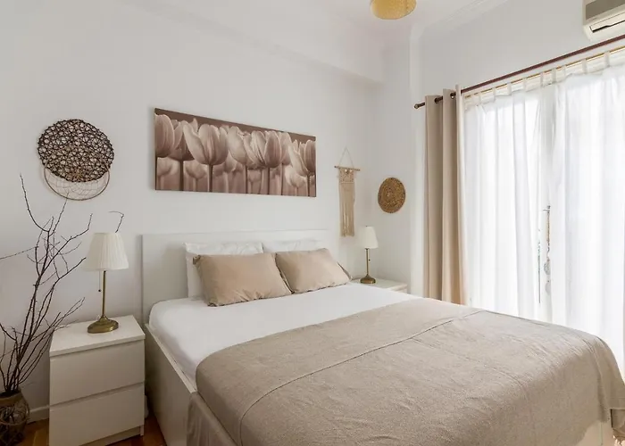 Classic And Modern Apartment In Athens